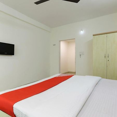 Oyo 43851 Hotel Virasat Māndu Zewnętrze zdjęcie