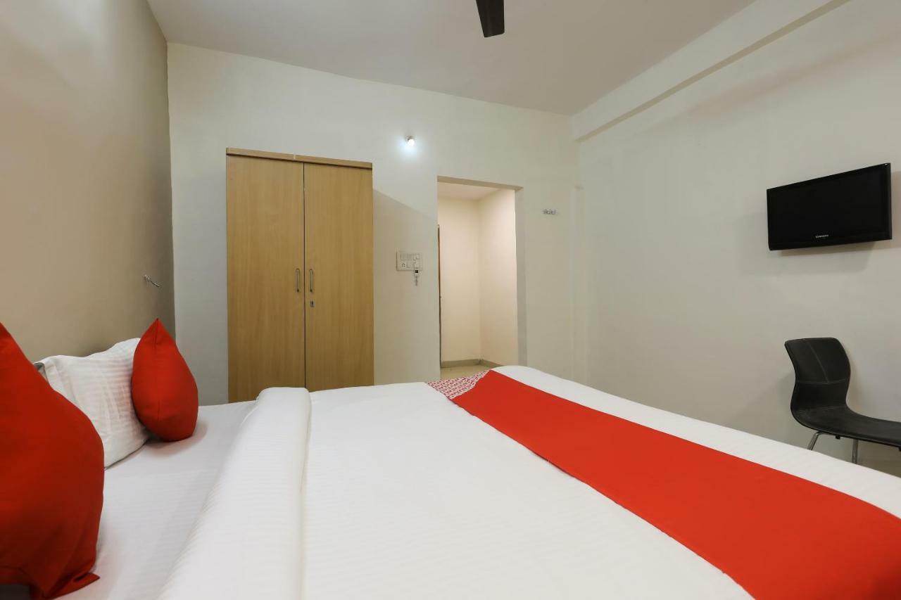 Oyo 43851 Hotel Virasat Māndu Zewnętrze zdjęcie