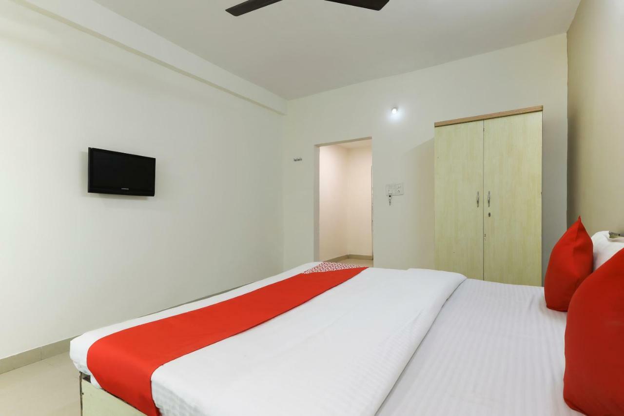 Oyo 43851 Hotel Virasat Māndu Zewnętrze zdjęcie