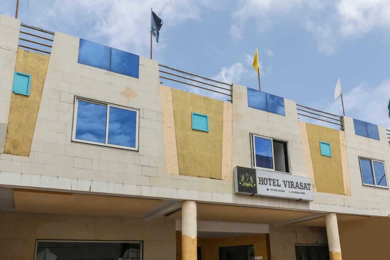 Oyo 43851 Hotel Virasat Māndu Zewnętrze zdjęcie