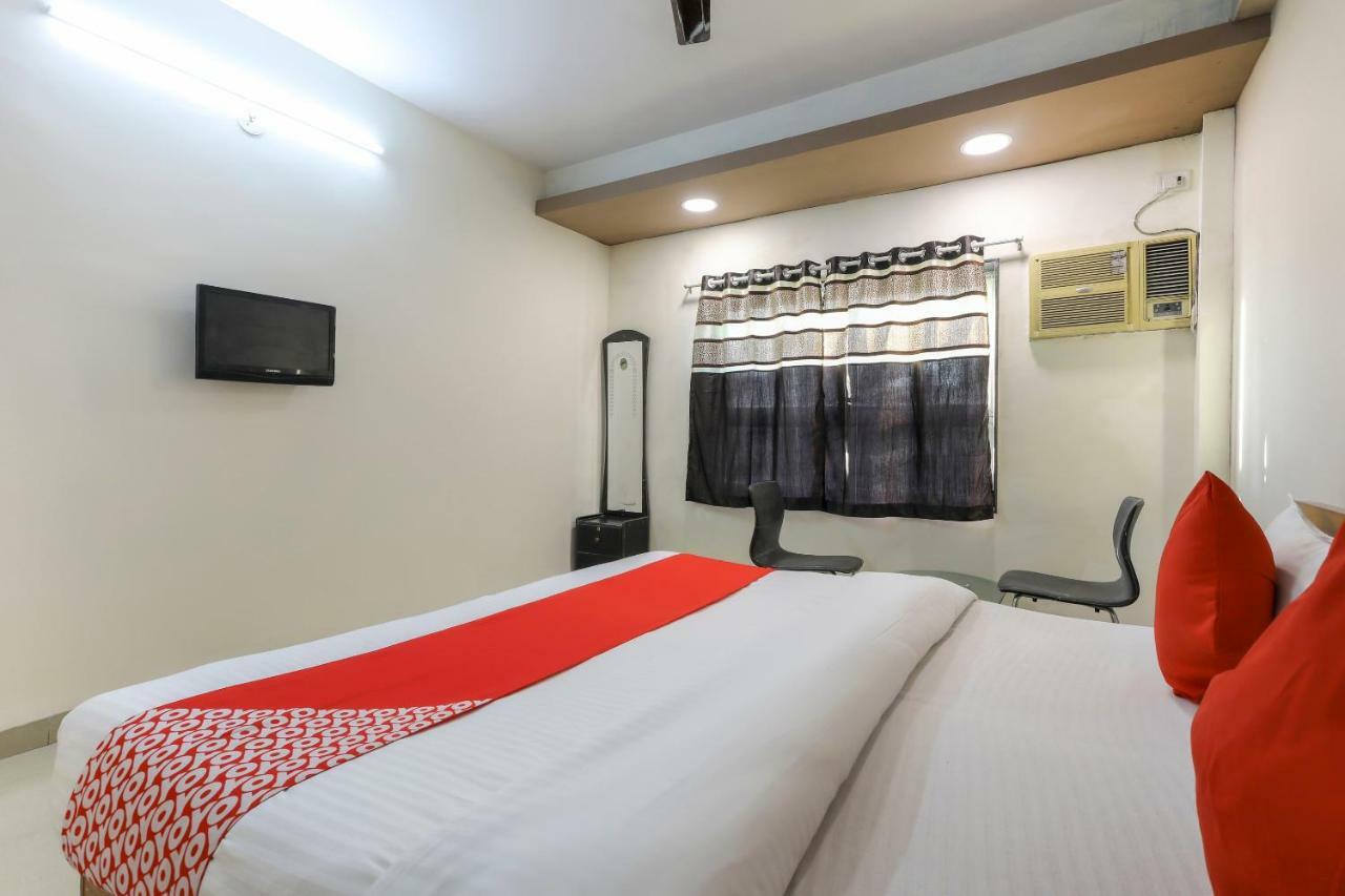 Oyo 43851 Hotel Virasat Māndu Zewnętrze zdjęcie