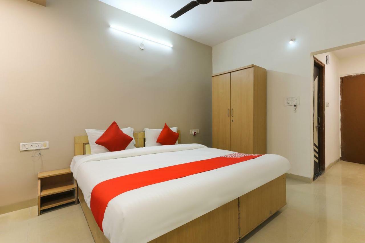 Oyo 43851 Hotel Virasat Māndu Zewnętrze zdjęcie