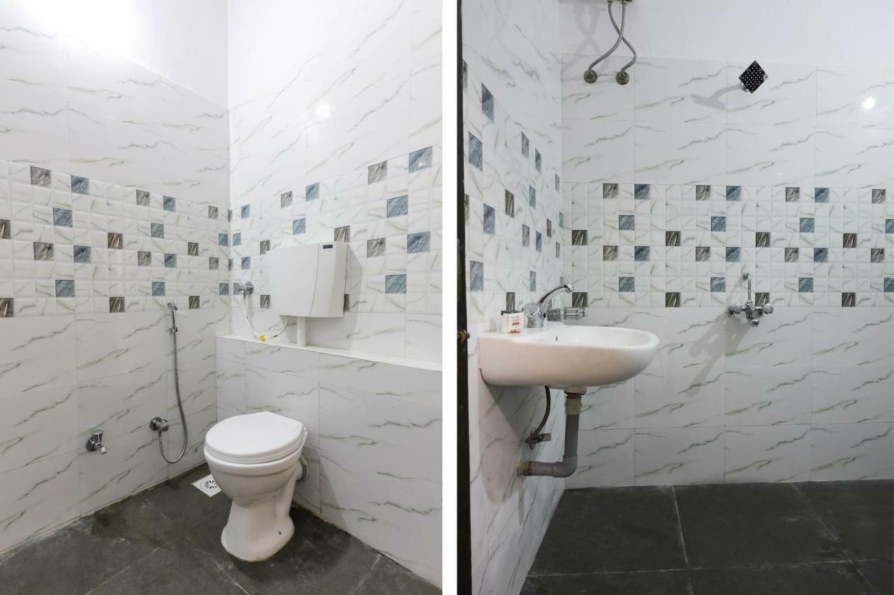 Oyo 43851 Hotel Virasat Māndu Zewnętrze zdjęcie