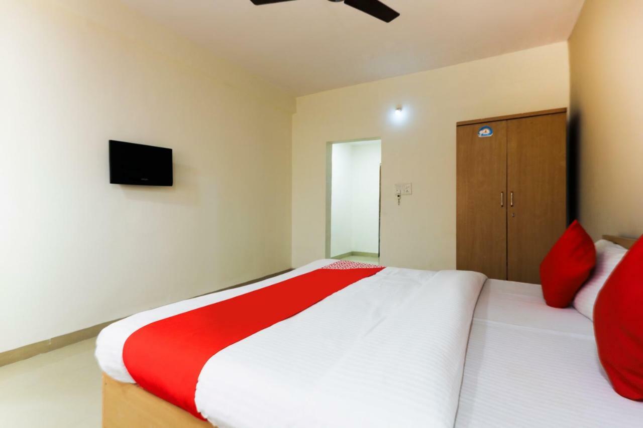 Oyo 43851 Hotel Virasat Māndu Zewnętrze zdjęcie