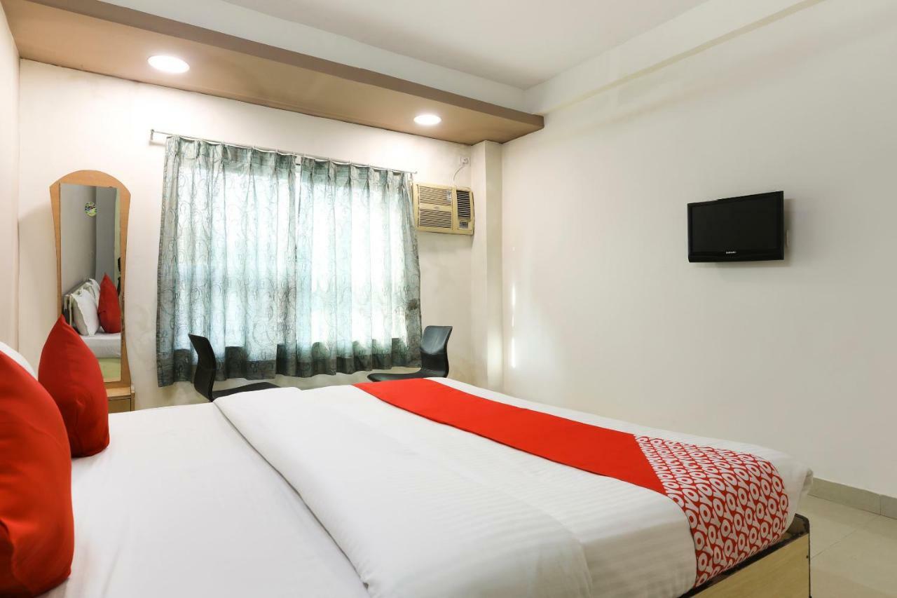 Oyo 43851 Hotel Virasat Māndu Zewnętrze zdjęcie