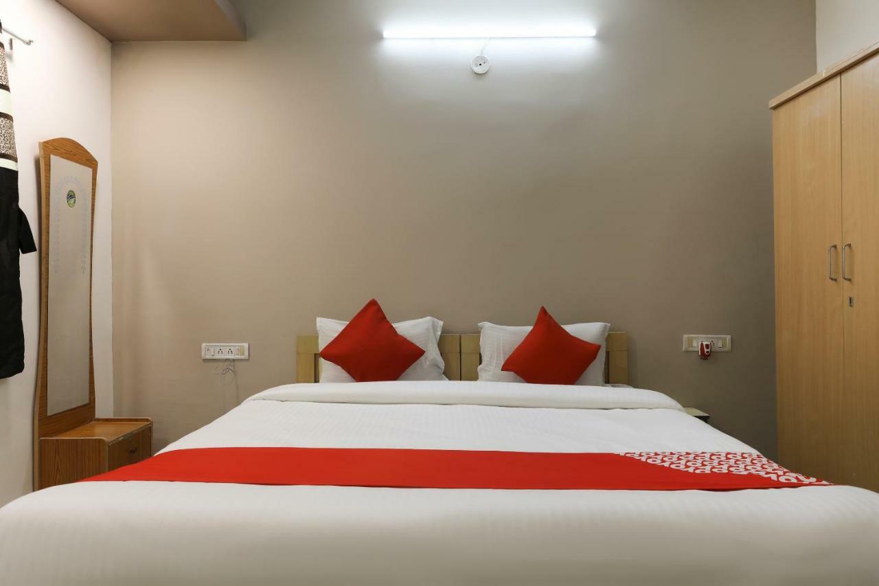 Oyo 43851 Hotel Virasat Māndu Zewnętrze zdjęcie