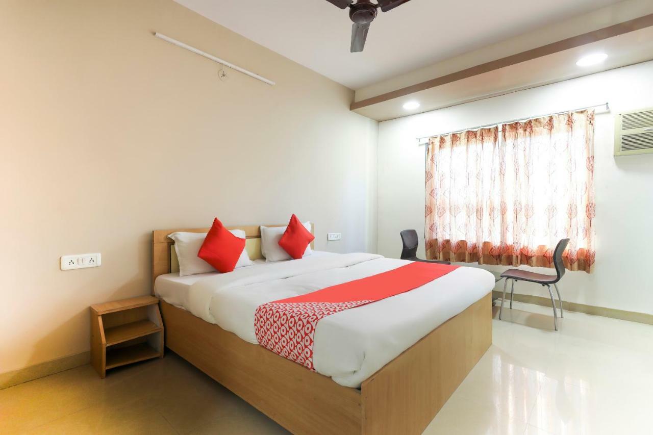 Oyo 43851 Hotel Virasat Māndu Zewnętrze zdjęcie