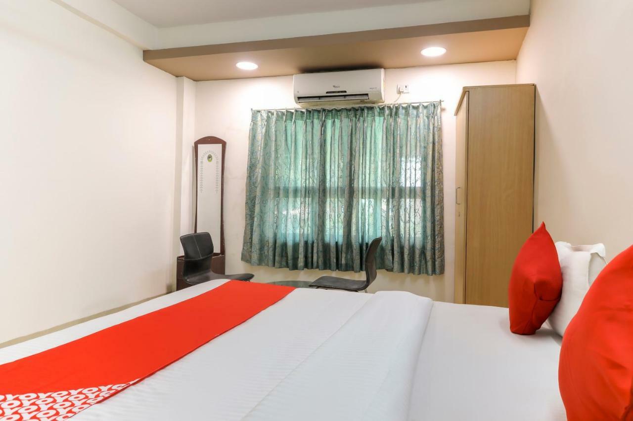Oyo 43851 Hotel Virasat Māndu Zewnętrze zdjęcie