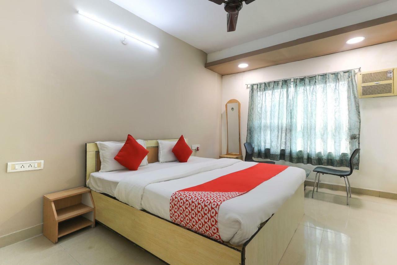 Oyo 43851 Hotel Virasat Māndu Zewnętrze zdjęcie
