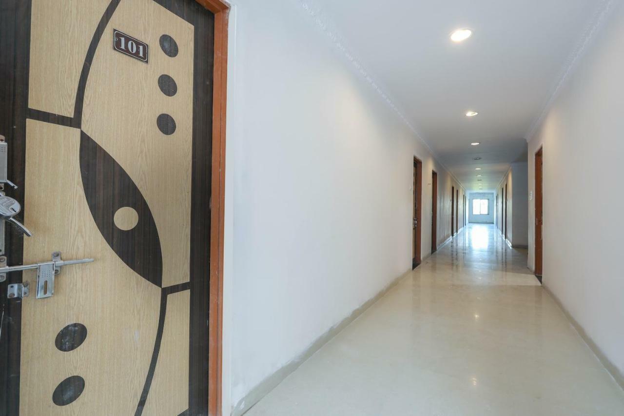 Oyo 43851 Hotel Virasat Māndu Zewnętrze zdjęcie