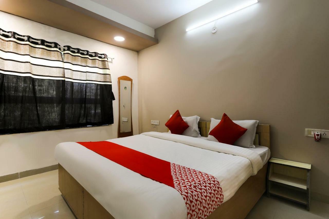 Oyo 43851 Hotel Virasat Māndu Zewnętrze zdjęcie