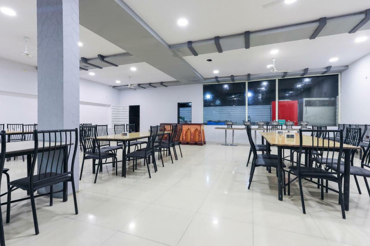 Oyo 43851 Hotel Virasat Māndu Zewnętrze zdjęcie