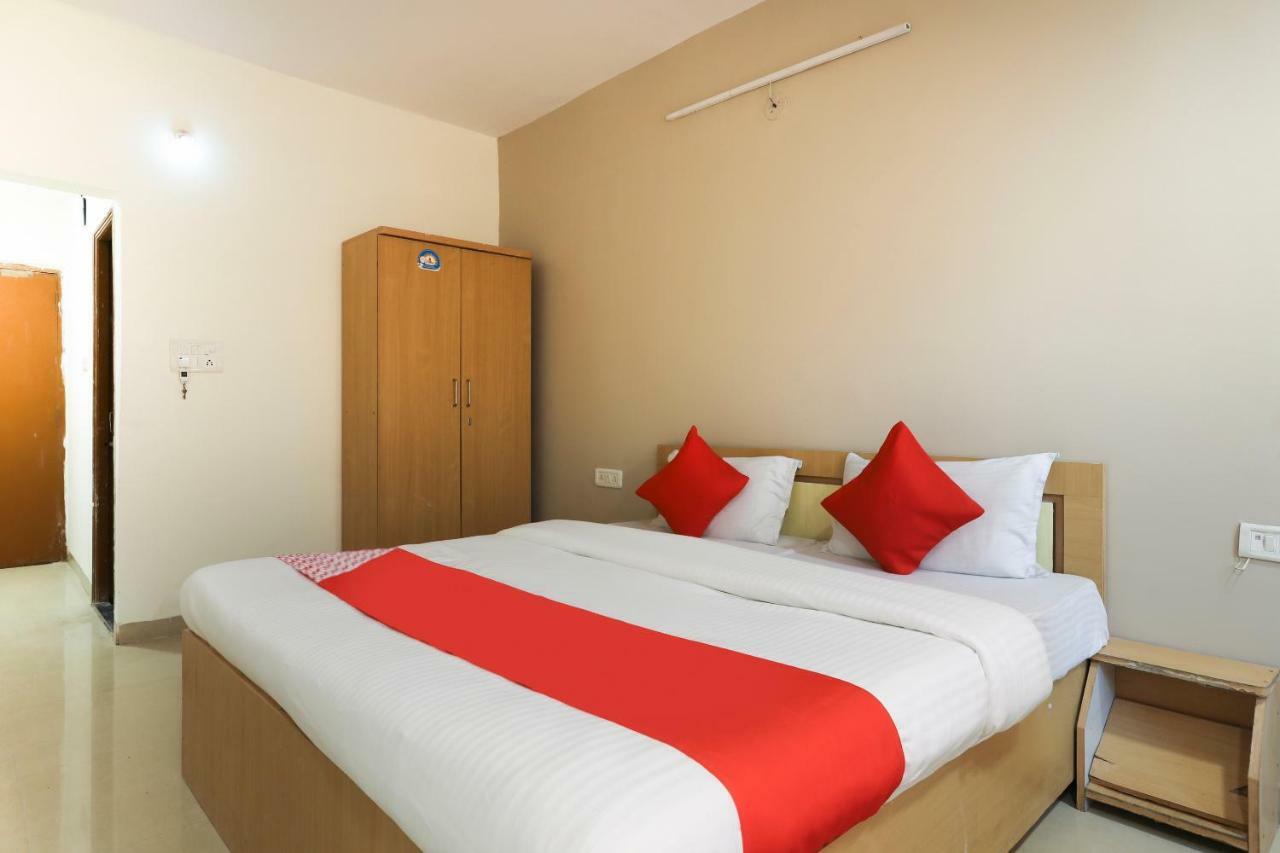 Oyo 43851 Hotel Virasat Māndu Zewnętrze zdjęcie