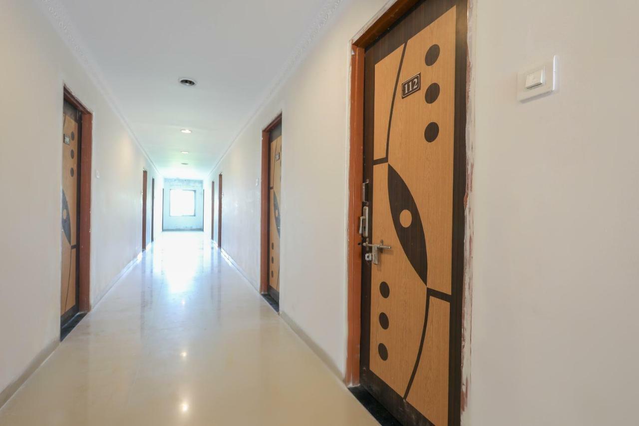 Oyo 43851 Hotel Virasat Māndu Zewnętrze zdjęcie