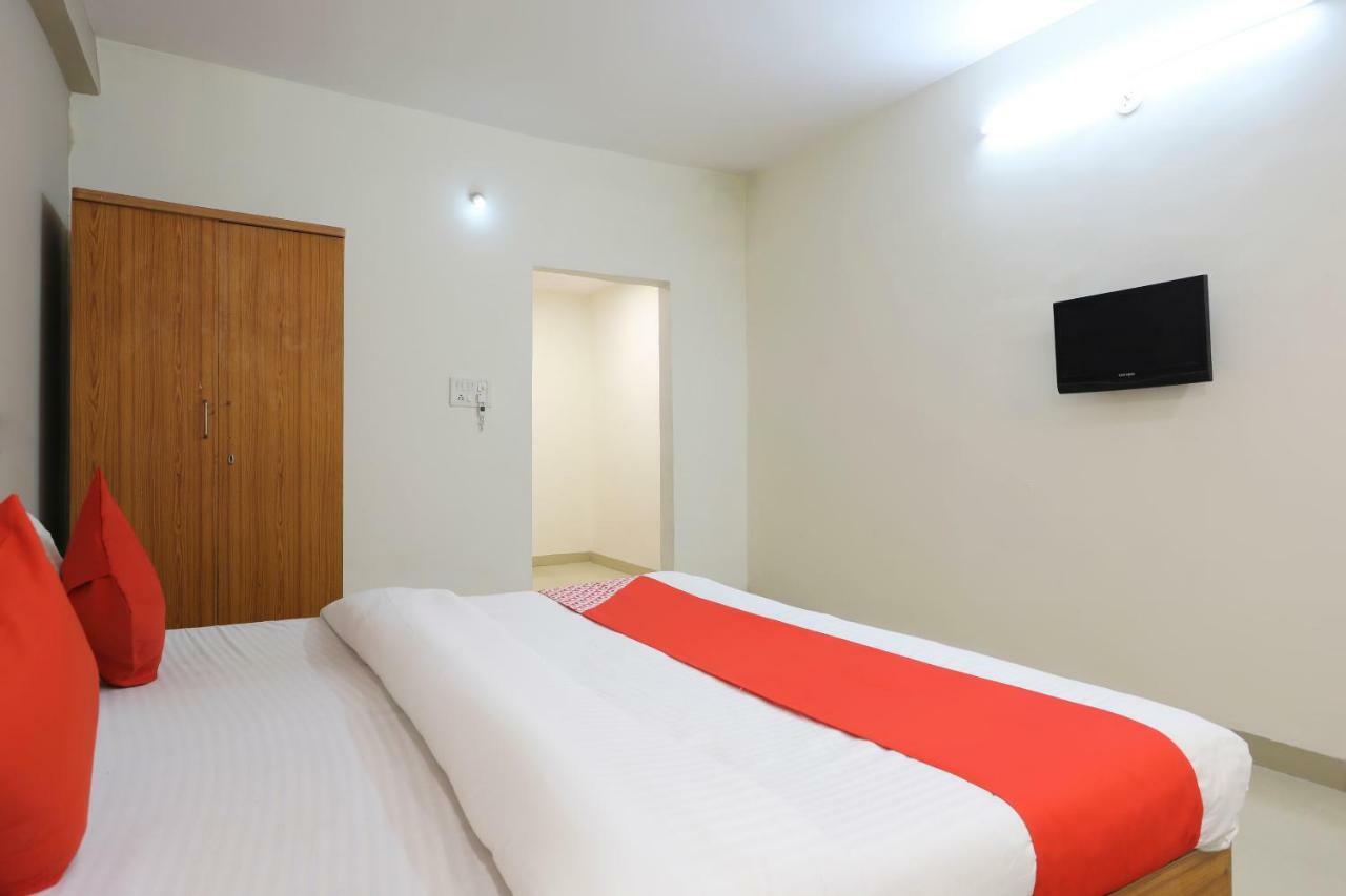 Oyo 43851 Hotel Virasat Māndu Zewnętrze zdjęcie